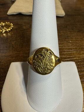 Wildflower Oval Signet Gold Tone Ring - Size 8.5/9